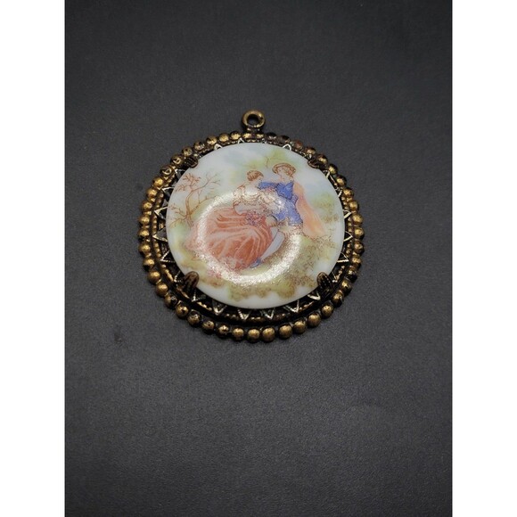 Vintage Porcelain courting couple Big statement circle pendant - Picture 2 of 9